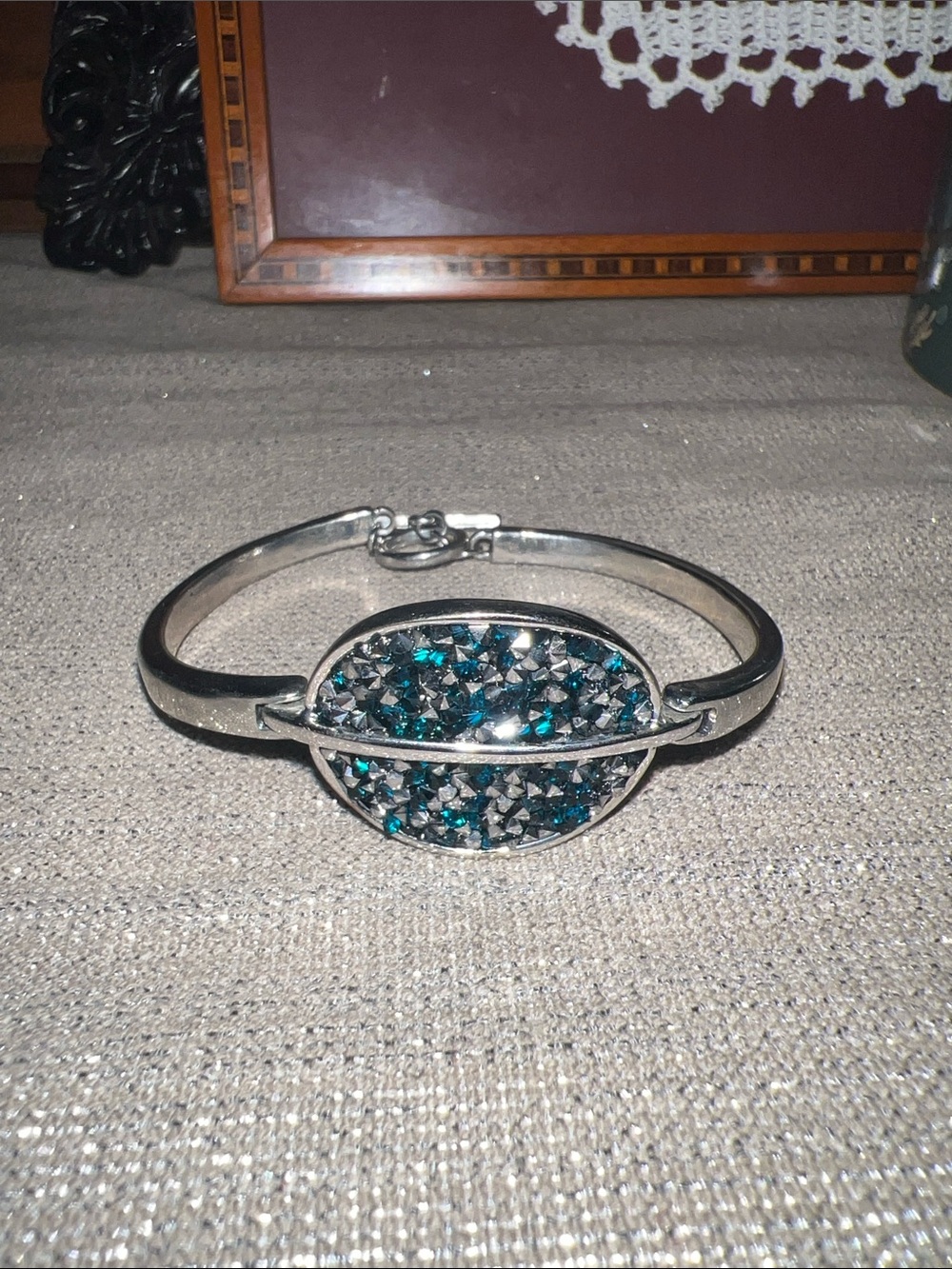 KENNETH COLE silver Tone glitter Bangle bracelet